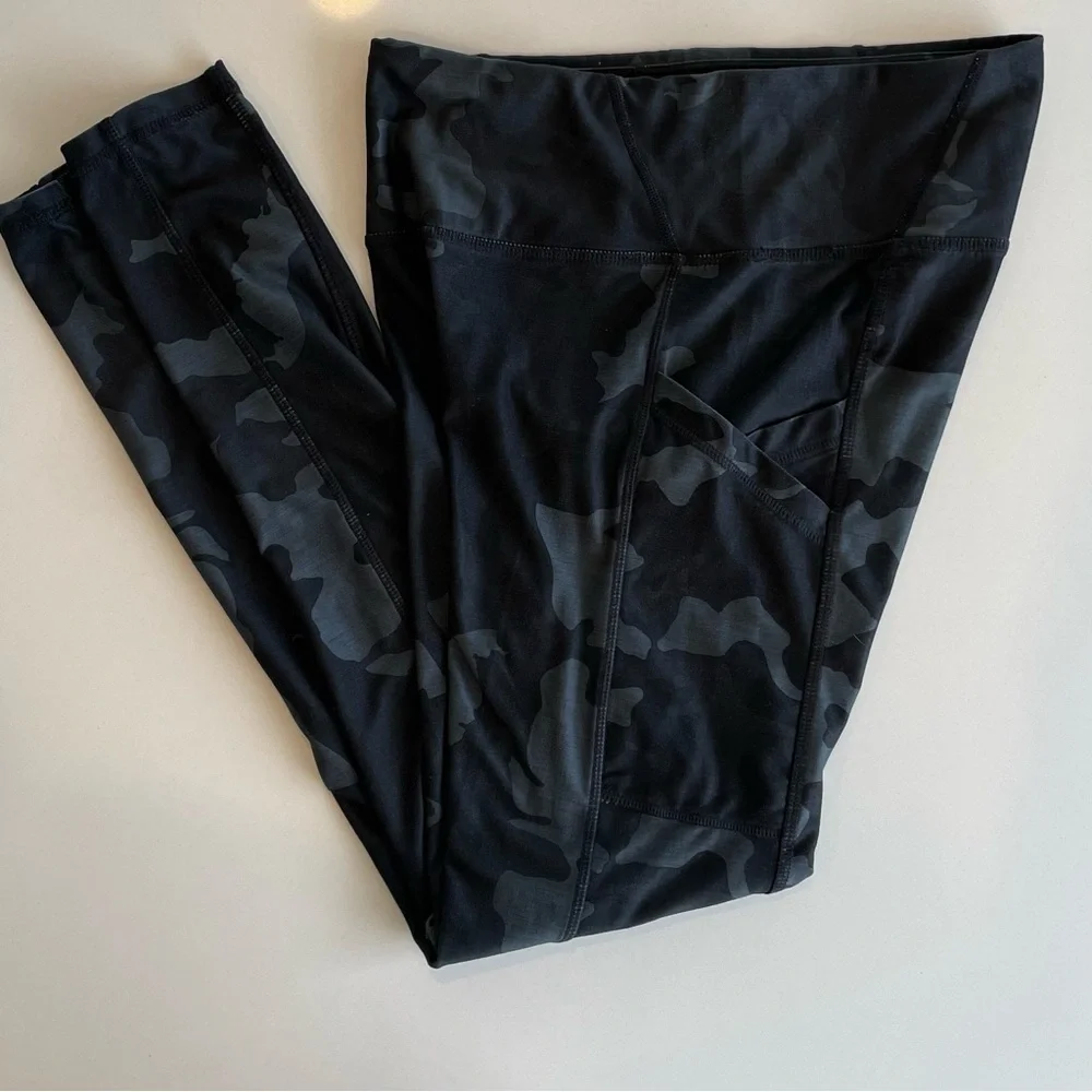 Prana Black and Gray Camouflage Leggings Size Small